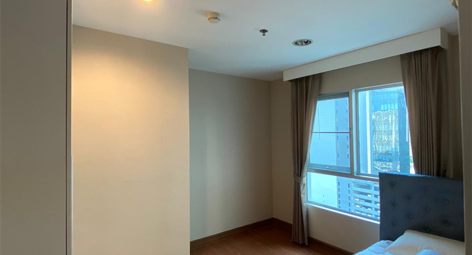 À louer 3 chambres condo à Huai Khwang, Bangkok