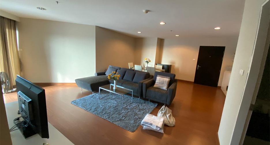 À louer 3 chambres condo à Huai Khwang, Bangkok