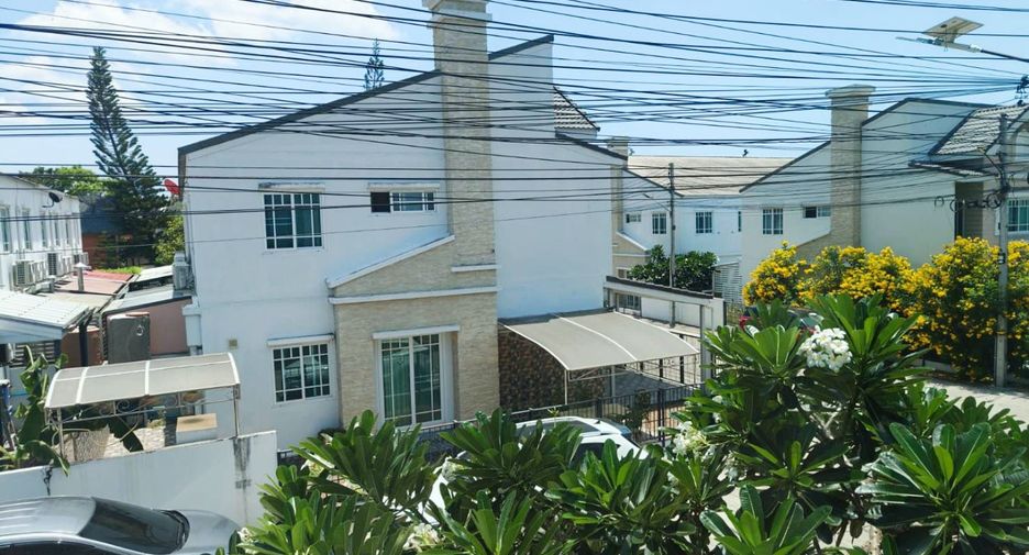 À louer 3 chambres maison à Huay Yai, Pattaya