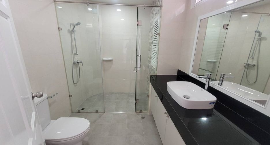 Wohnung zur Miete mit 3 Zimmer in Watthana, Bangkok