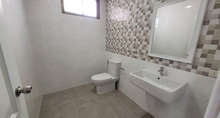 Wohnung zur Miete mit 3 Zimmer in Watthana, Bangkok
