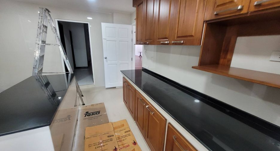 Wohnung zur Miete mit 3 Zimmer in Watthana, Bangkok