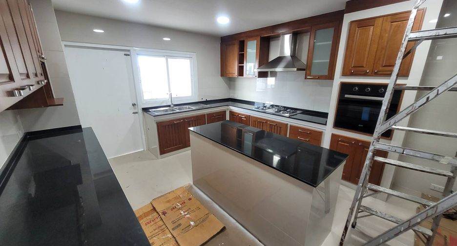 Wohnung zur Miete mit 3 Zimmer in Watthana, Bangkok