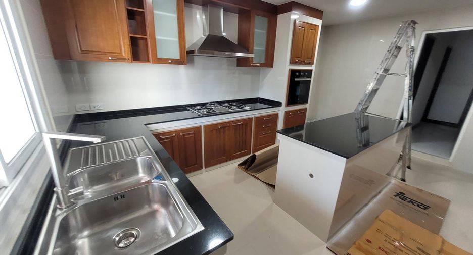 Wohnung zur Miete mit 3 Zimmer in Watthana, Bangkok