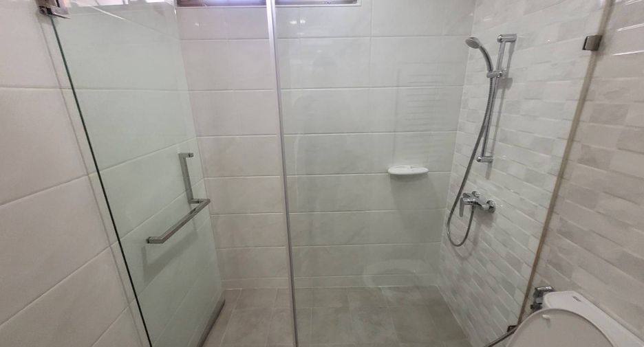 Wohnung zur Miete mit 3 Zimmer in Watthana, Bangkok