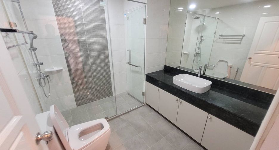 Wohnung zur Miete mit 3 Zimmer in Watthana, Bangkok