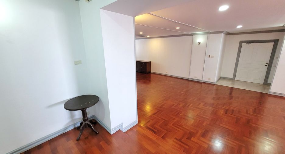 ให้เช่า 3 ห้องนอน คอนโด ใน วัฒนา, กรุงเทพฯ