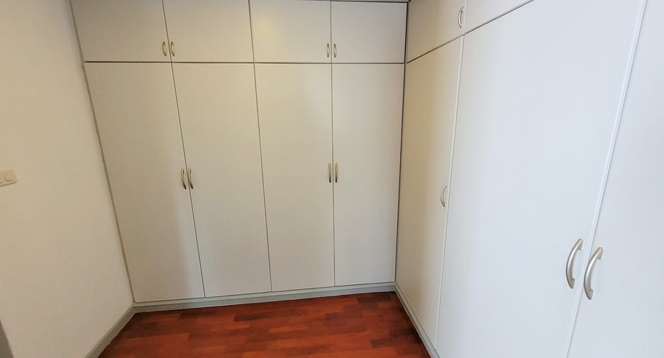 ให้เช่า 3 ห้องนอน คอนโด ใน วัฒนา, กรุงเทพฯ