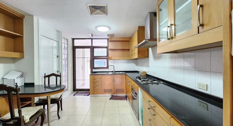 Wohnung zur Miete mit 3 Zimmer in Khlong Toei, Bangkok