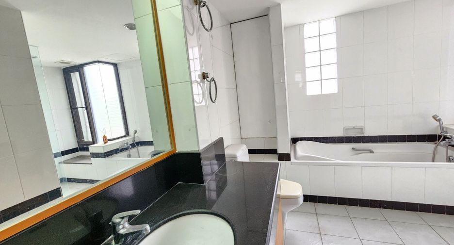 Wohnung zur Miete mit 3 Zimmer in Khlong Toei, Bangkok