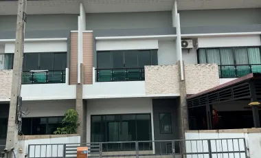 For sale 3 bedrooms townhouse in Mueang Pathum Thani, Pathum Thani