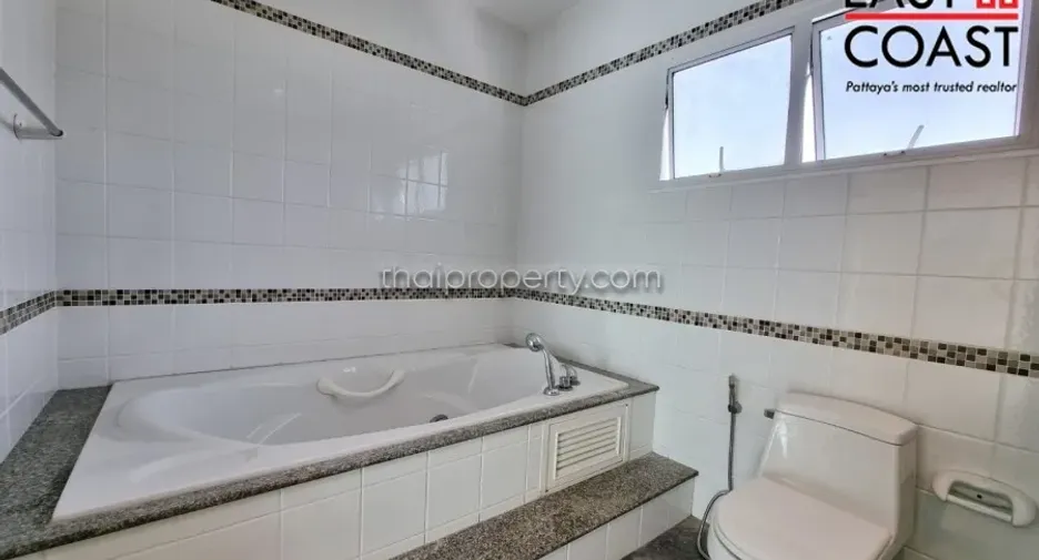 Haus zur Miete und zum Kauf mit 3 Zimmer in Mueang Rayong, Rayong