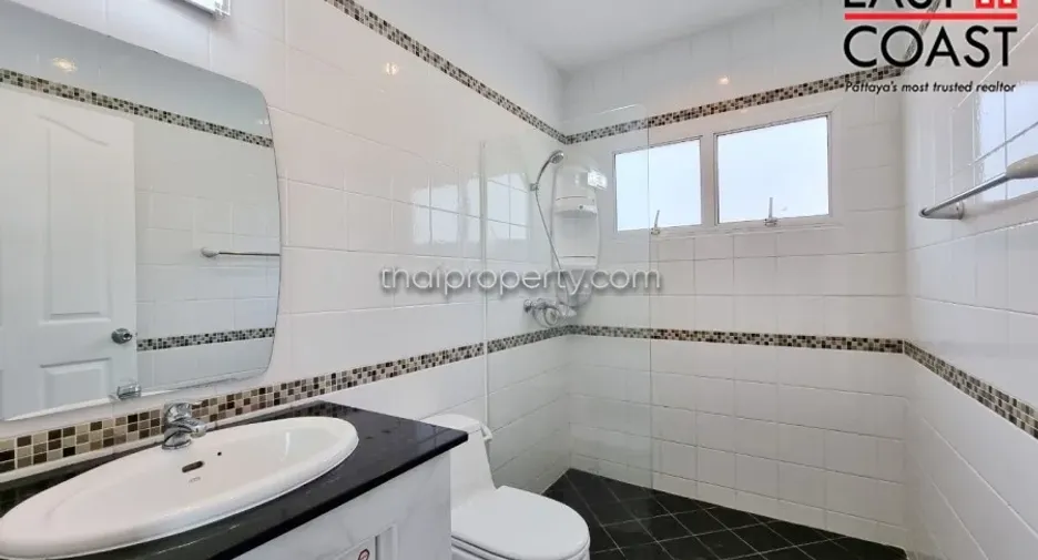 Haus zur Miete und zum Kauf mit 3 Zimmer in Mueang Rayong, Rayong