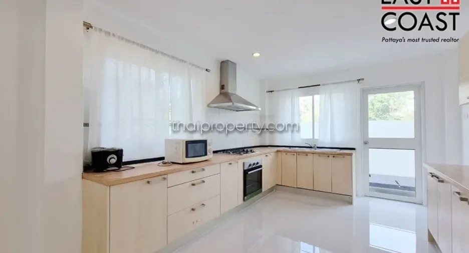 Haus zur Miete und zum Kauf mit 3 Zimmer in Mueang Rayong, Rayong