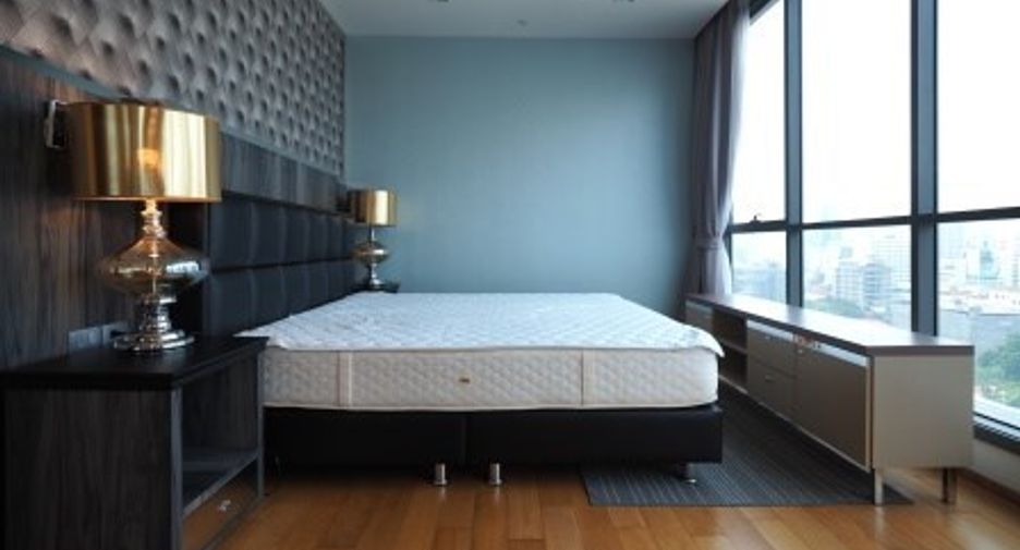 For rent 2 bedrooms condo in Khlong Toei, Bangkok