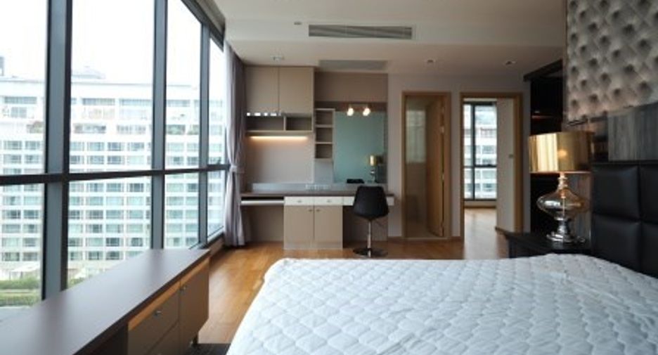 For rent 2 bedrooms condo in Khlong Toei, Bangkok
