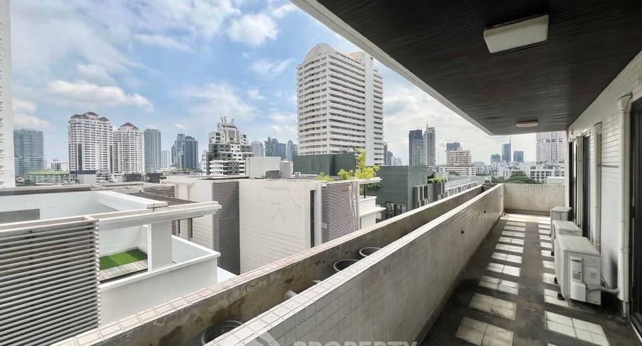 For sale 3 bedrooms condo in Watthana, Bangkok
