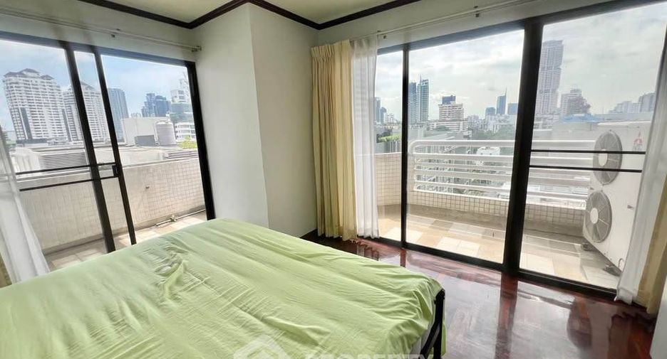 For sale 3 bedrooms condo in Watthana, Bangkok