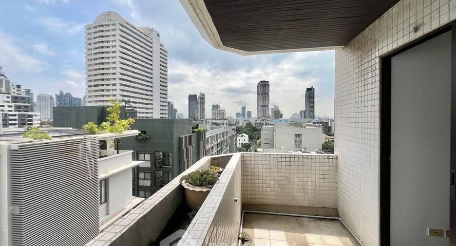 For sale 3 bedrooms condo in Watthana, Bangkok