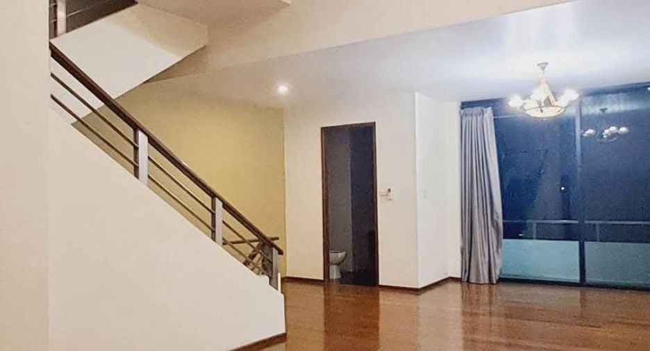 For rent 4 bedrooms townhouse in Watthana, Bangkok