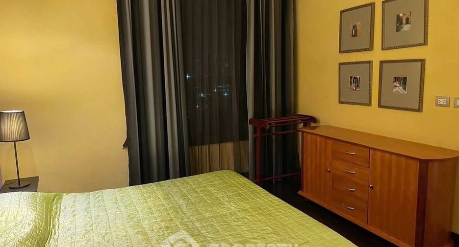 For rent 3 bedrooms condo in Khlong Toei, Bangkok