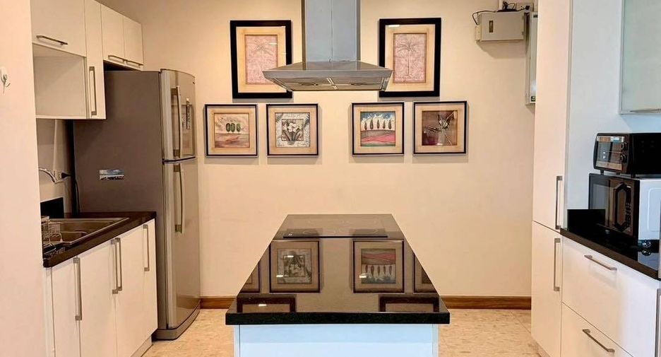 For rent 3 ベッドルーム condo in Khlong Toei, Bangkok