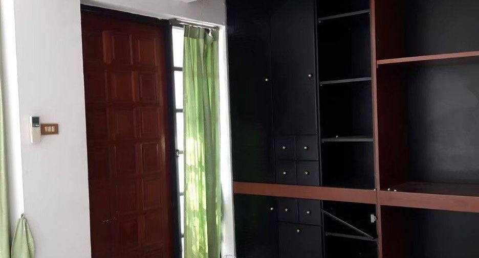 Casa adosada en venta de 4 habitaciones en Yan Nawa, Bangkok