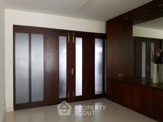 For sale 4 bedrooms townhouse in Yan Nawa, Bangkok