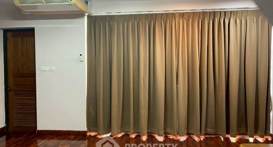 Casa adosada en venta de 4 habitaciones en Yan Nawa, Bangkok