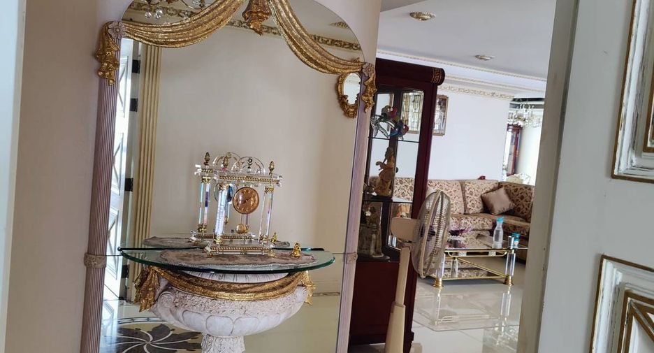 Wohnung zum Kauf mit 4 Zimmer in Sathon, Bangkok