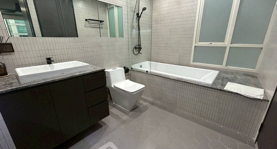For rent and for sale 2 bedrooms condo in Pathum Wan, Bangkok