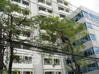 For sale 3 bedrooms condo in Khlong Toei, Bangkok