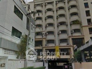 For sale 3 bedrooms condo in Khlong Toei, Bangkok