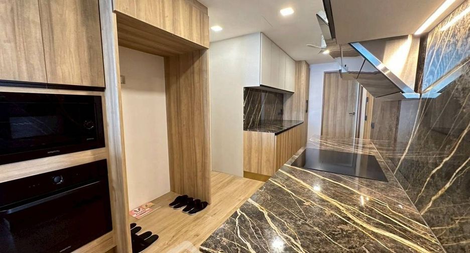 Wohnung zur Miete und zum Kauf mit 3 Zimmer in Pathum Wan, Bangkok