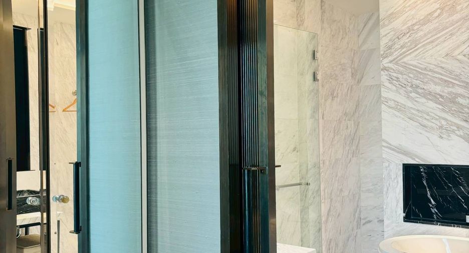 For rent and for sale 2 bedrooms condo in Pathum Wan, Bangkok