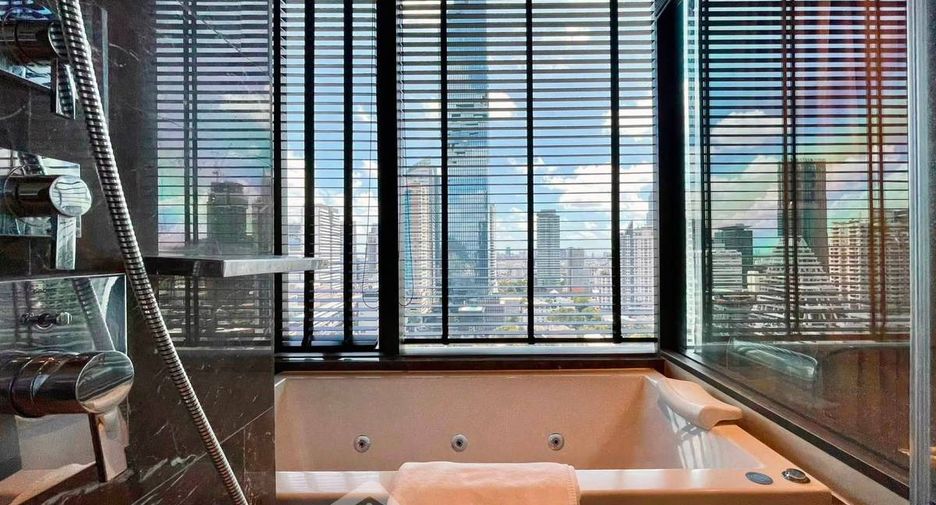 À louer et à vendre 2 chambres condo à Bang Rak, Bangkok