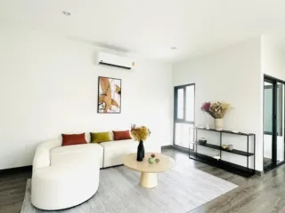 出租 3 卧室 联排别墅 在 Suan Luang, 曼谷