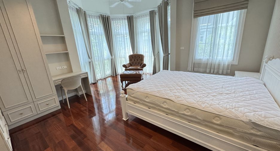 Casa en alquiler de 4 habitaciones en Bang Na, Bangkok