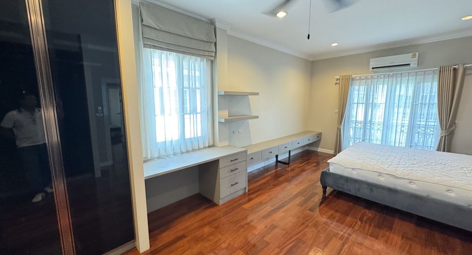 Casa en alquiler de 4 habitaciones en Bang Na, Bangkok