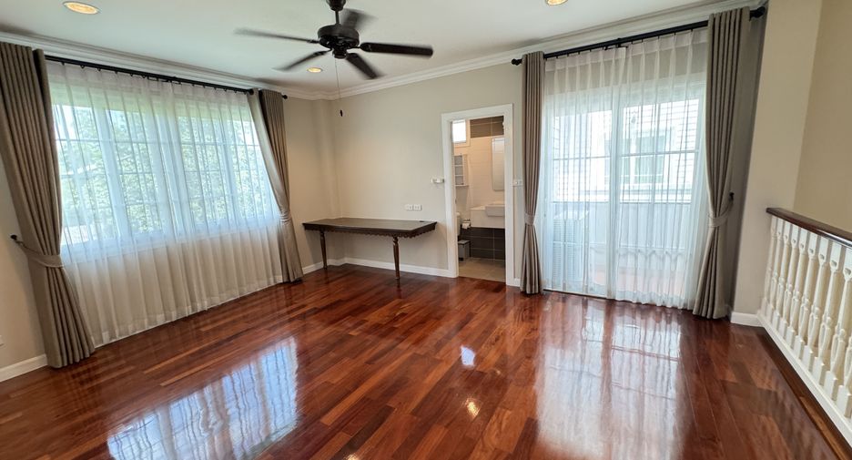 Casa en alquiler de 4 habitaciones en Bang Na, Bangkok