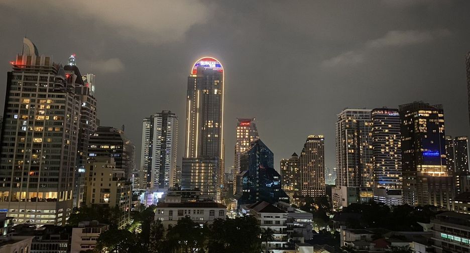 À louer studio condo à Bang Rak, Bangkok