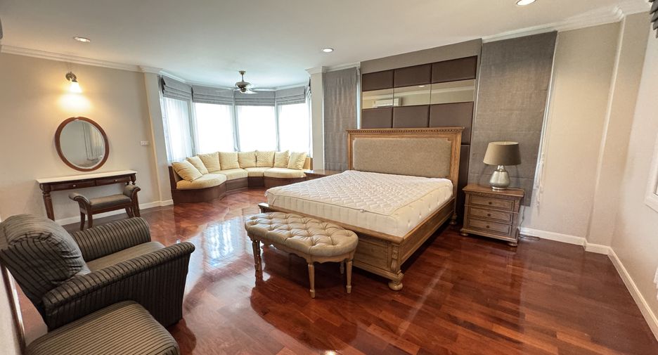 Casa en alquiler de 4 habitaciones en Bang Na, Bangkok