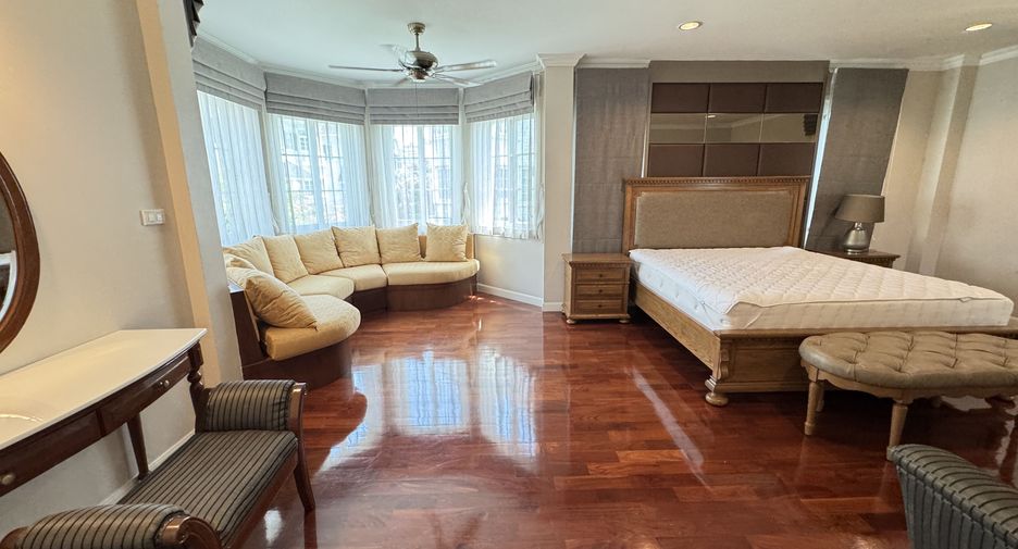 Casa en alquiler de 4 habitaciones en Bang Na, Bangkok