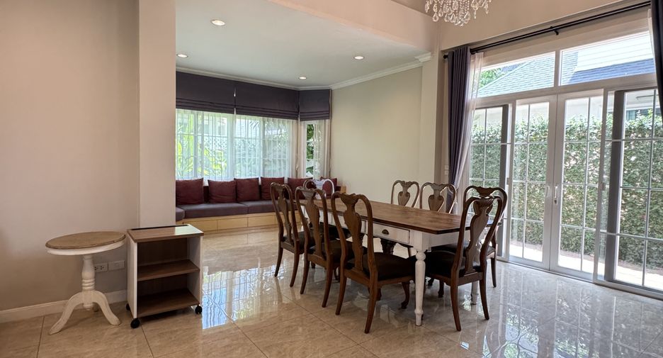 Casa en alquiler de 4 habitaciones en Bang Na, Bangkok