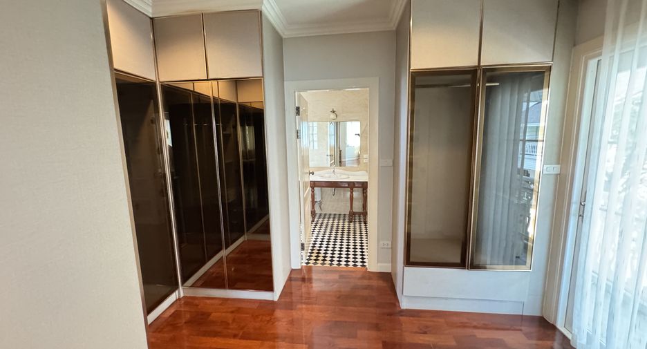 Casa en alquiler de 4 habitaciones en Bang Na, Bangkok