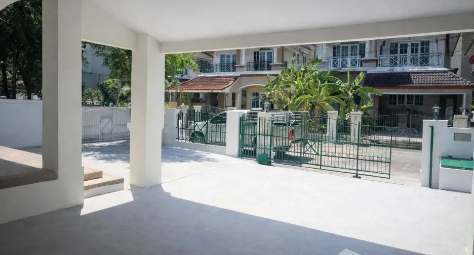 Haus zur Miete mit 4 Zimmer in Prawet, Bangkok