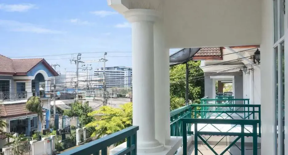 Haus zur Miete mit 4 Zimmer in Prawet, Bangkok