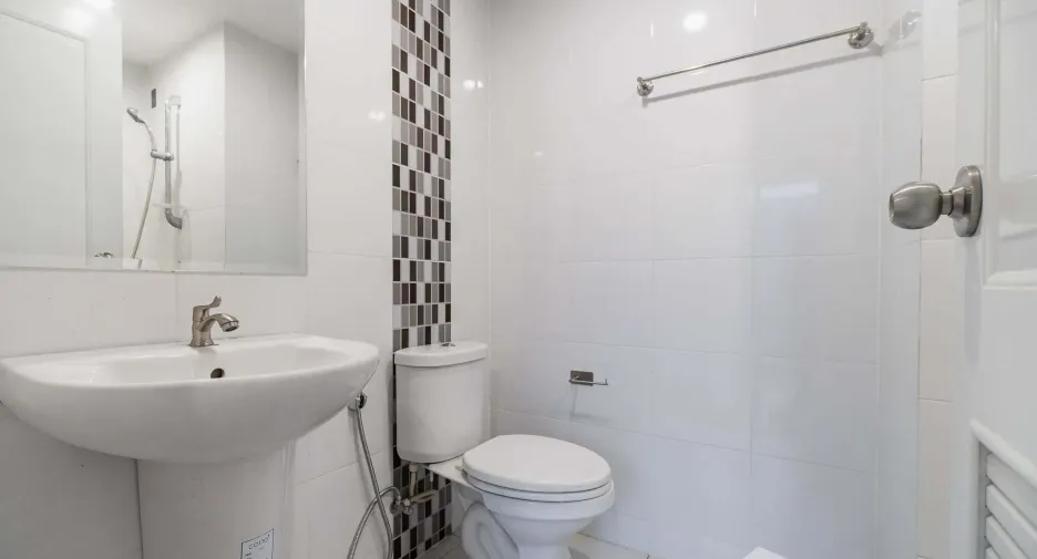 À vendre 1 chambre condo à Khan Na Yao, Bangkok