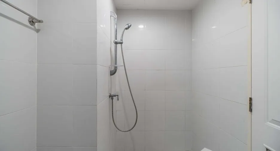 À vendre 1 chambre condo à Khan Na Yao, Bangkok
