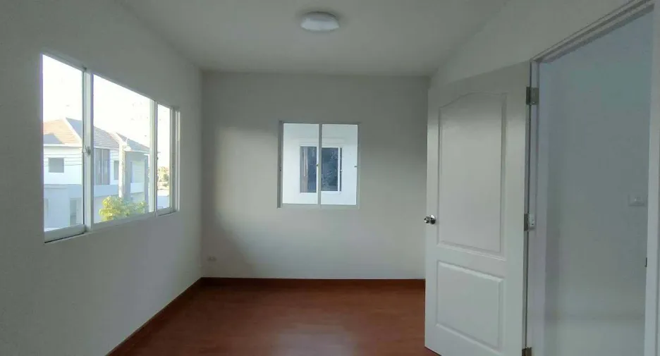 Haus zur Miete mit 3 Zimmer in Bang Phli, Samut Prakan